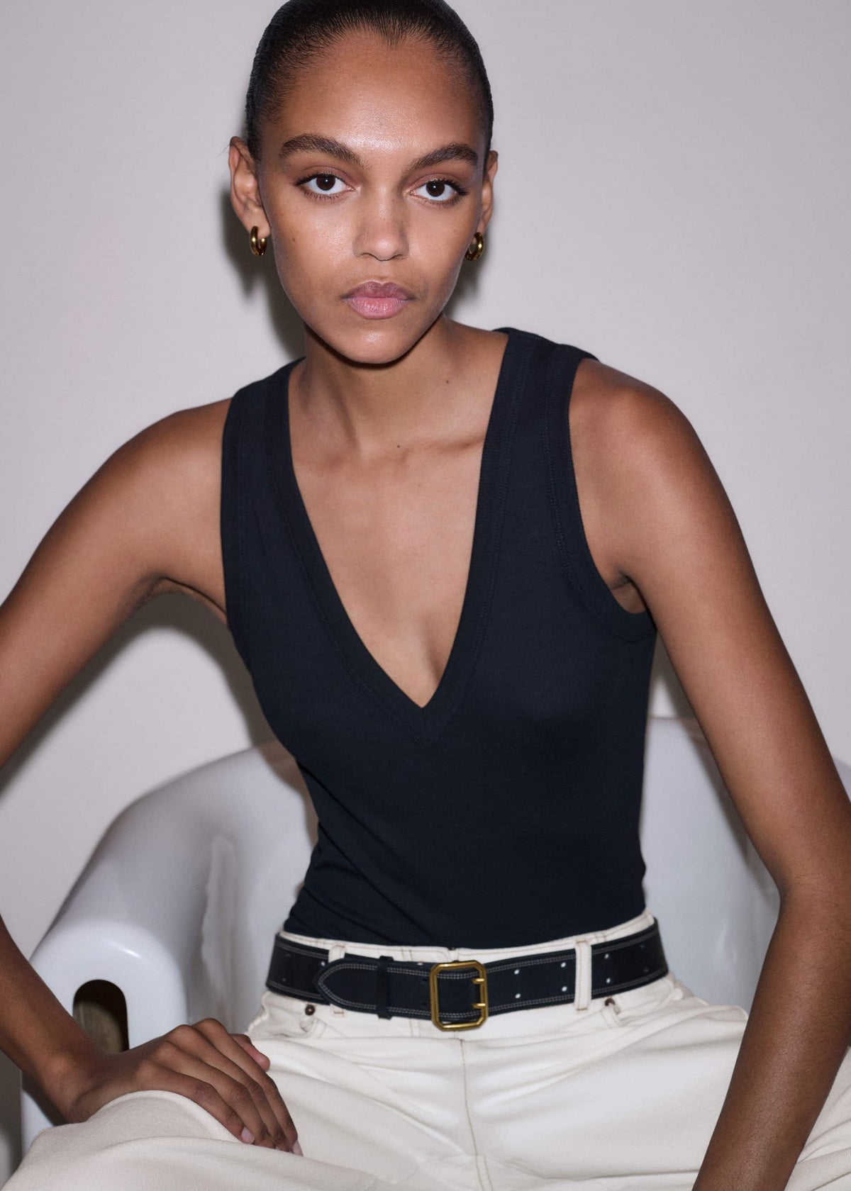 ME+EM Black Ultimate V-Neck Vest